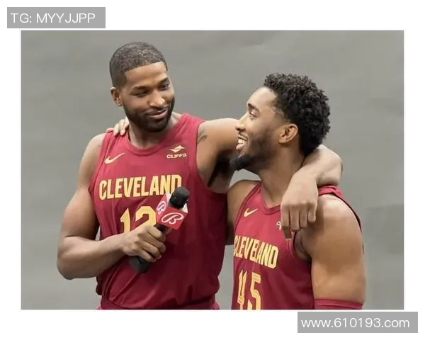 米切尔与某明星传出绯闻引热议 网友猜测恋情真相曝光