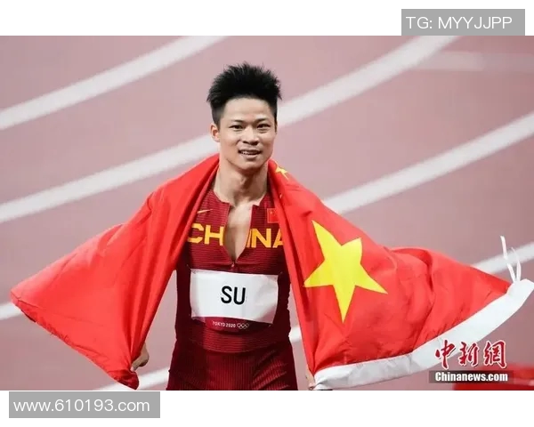 中国运动员身披国旗出征奥运赛场 高唱国歌激昂时刻震撼人心